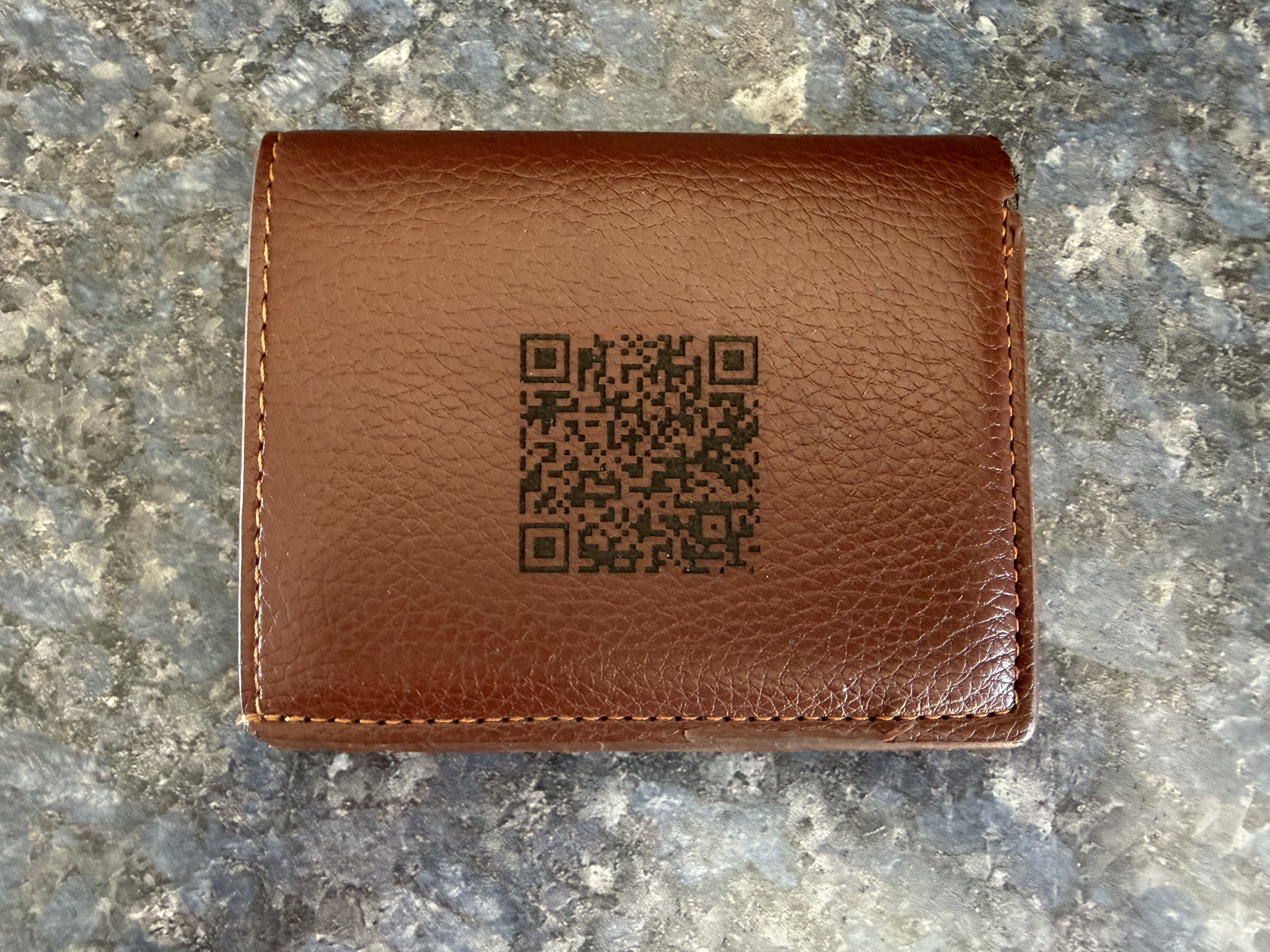 Portefeuille cuir gravé laser personnalisé - initiales et motifs sur mesure